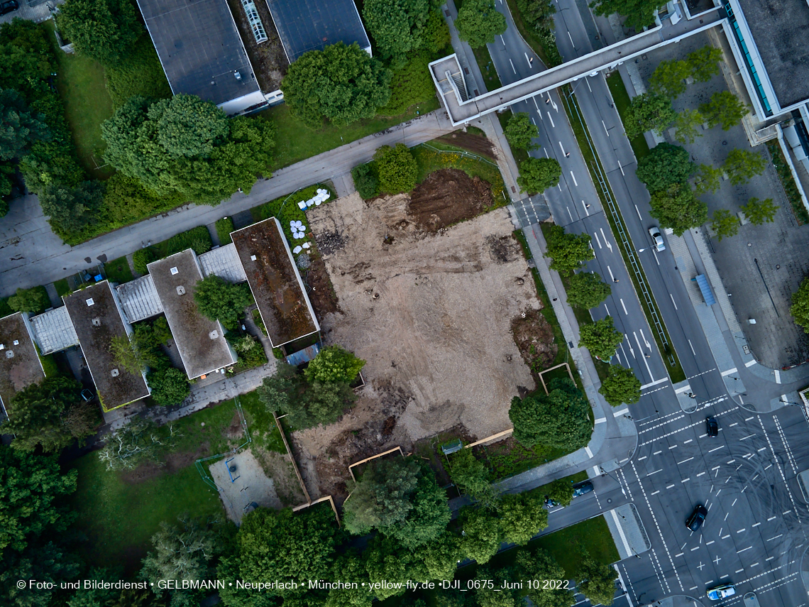 10.06.2022 - Luftbilder von der Baustelle Haus für Kinder in Neuperlach
